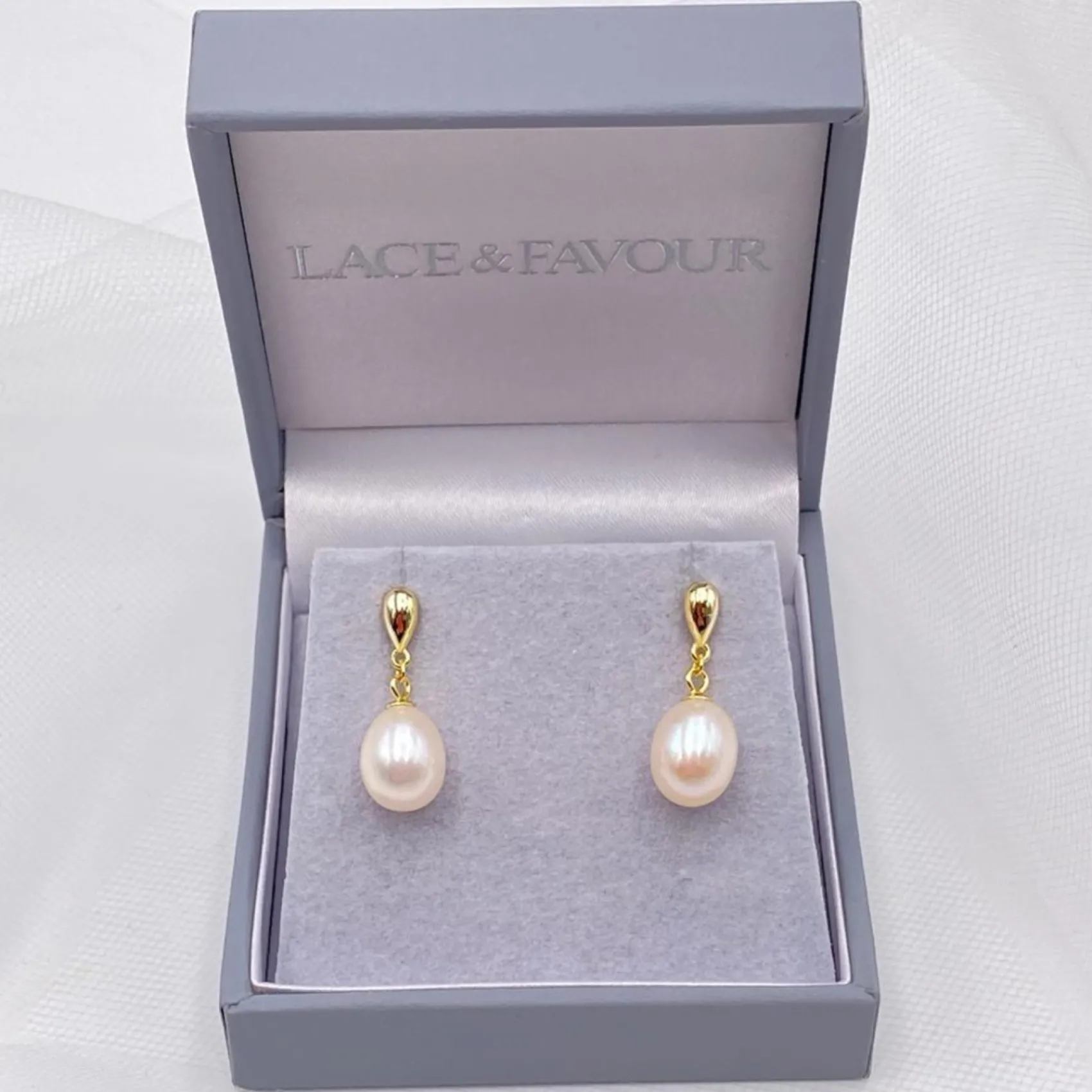 Lace & Favour Kalea Gold Klassische Süßwasserperlen-Tropfen-Ohrringe* Perlen-hochzeitsschmuck | Gold-hochzeitsschmuck