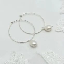 Lace & Favour Kaliko Zarte Silber Creolen mit Süßwasserperlen Tropfen* Perlen-hochzeitsschmuck | Silberner Hochzeitsschmuck