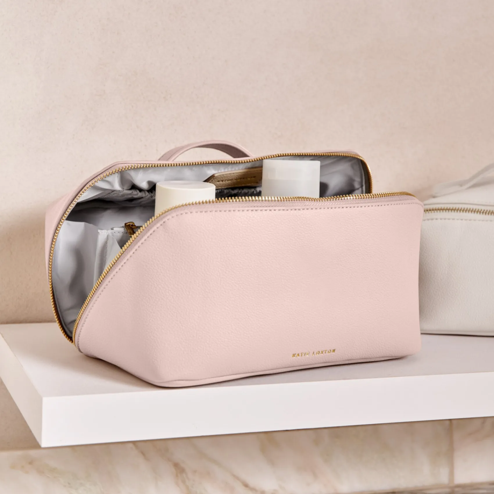 Katie Loxton Große staubrosa Kosmetiktasche und Waschbeutel* Make-up- Und Kulturbeutel | Flitterwochengeschenke