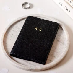 Katie Loxton mr." Schwarzes Reisepassetui für die Braut* Flitterwochengeschenke | Geschenke Für Den Bräutigam