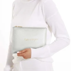 Katie Loxton mutter des Bräutigams