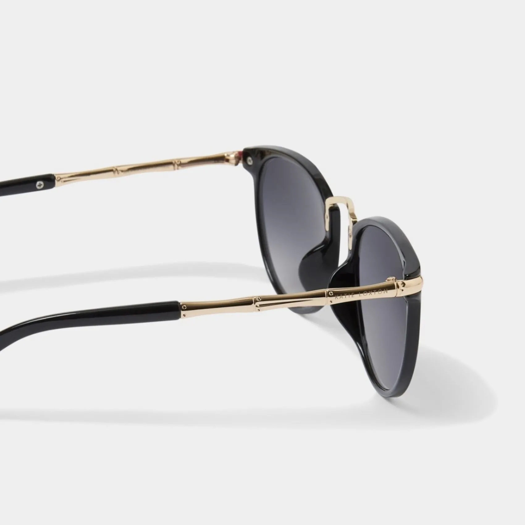 Katie Loxton Santorini Schwarz Breite Cat Eye Sonnenbrille*Damen Damensonnenbrillen | Flitterwochengeschenke