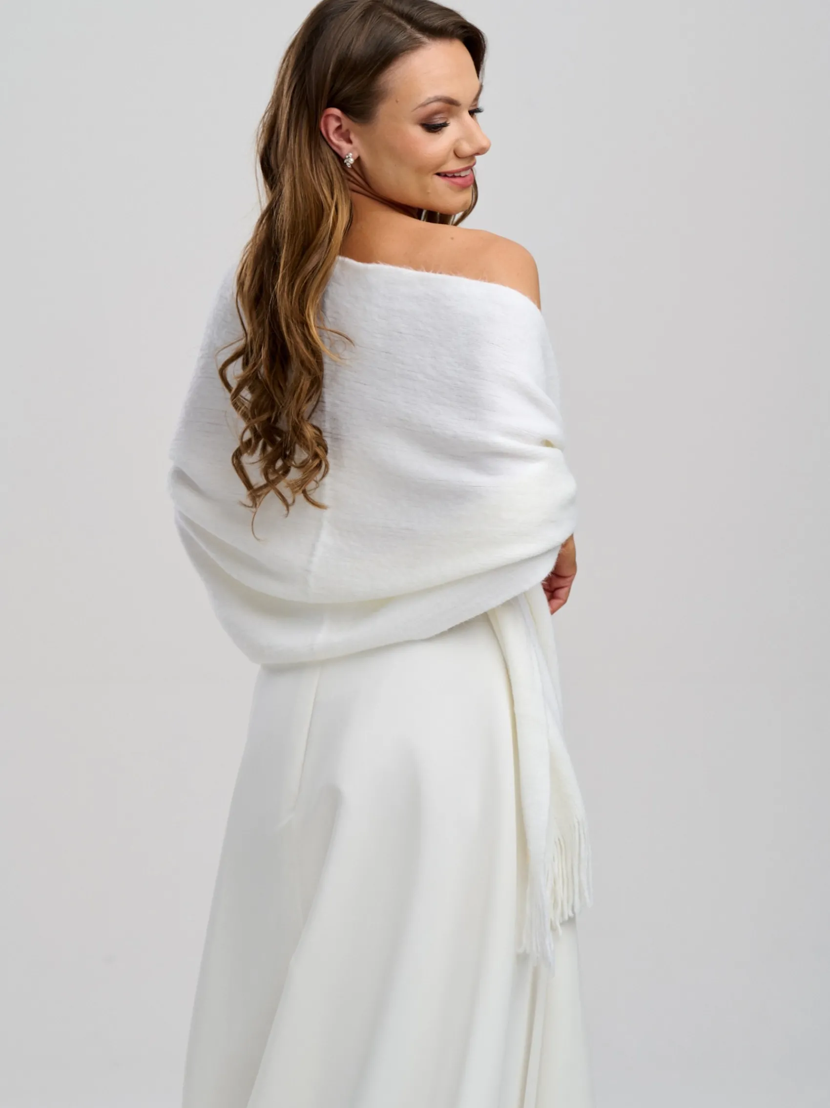 Poirier Katya Elfenbein gestrickter Hochzeitsschal mit Fransen* Gestrickte Schals | Hochzeitsumhänge & Tücher