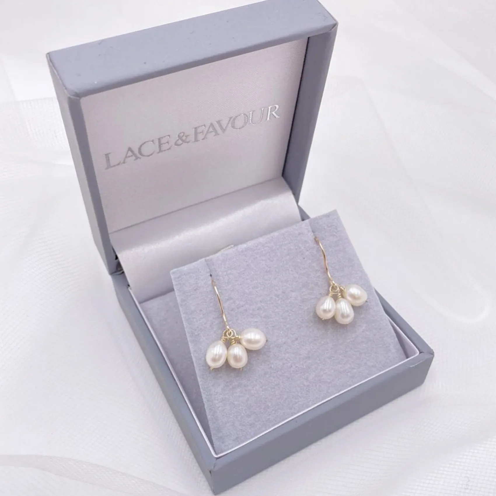 Lace & Favour Kelani Süßwasserperlen-Cluster-Ohrringe* Brautjungfern-schmuck | Hochzeits-ohrringe