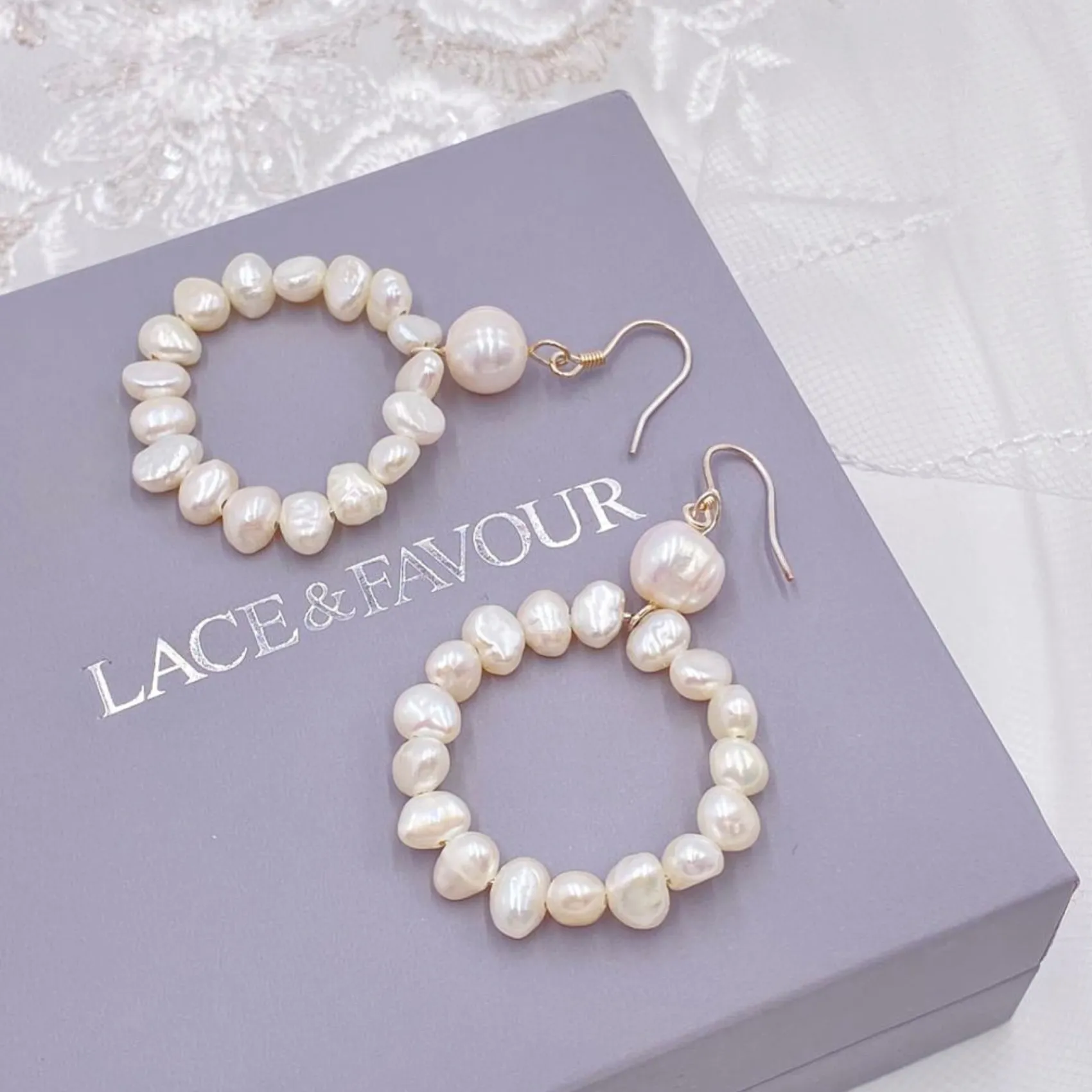 Lace & Favour Kelara Süßwasserperlen-Reifenohrringe* Silberner Hochzeitsschmuck | Hochzeits-ohrringe