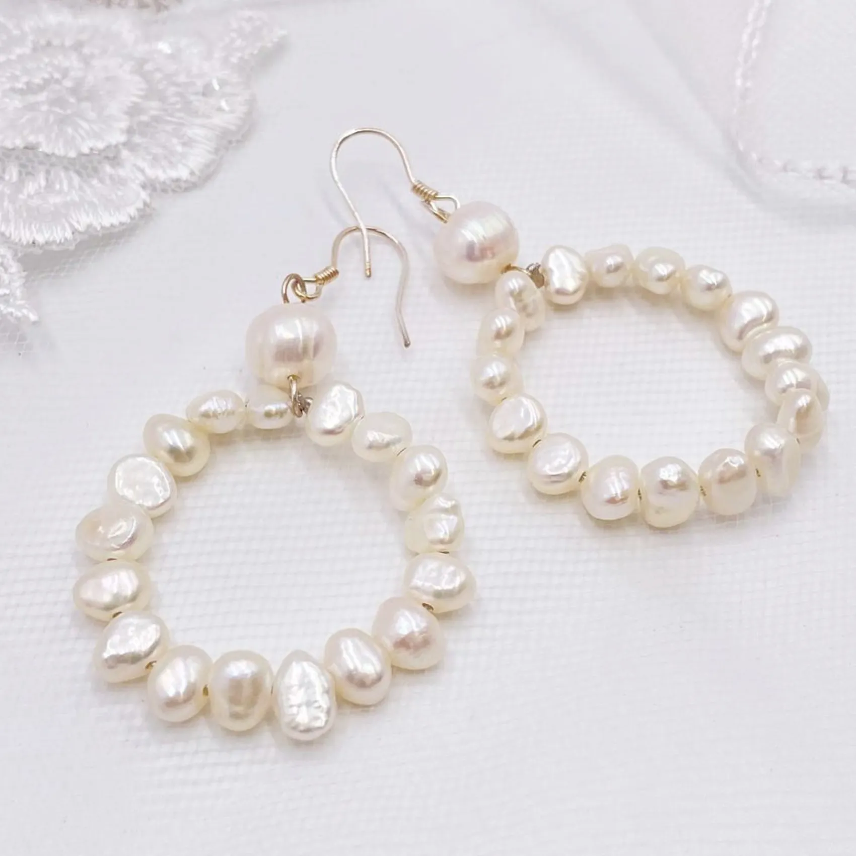 Lace & Favour Kelara Süßwasserperlen-Reifenohrringe* Silberner Hochzeitsschmuck | Hochzeits-ohrringe