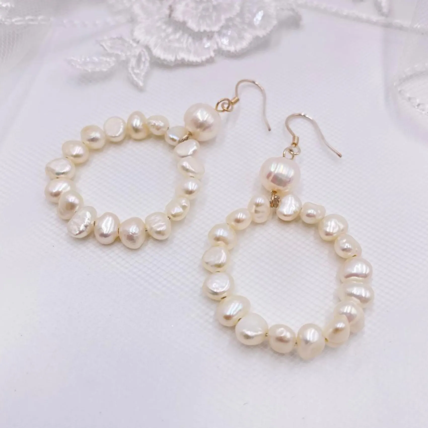 Lace & Favour Kelara Süßwasserperlen-Reifenohrringe* Silberner Hochzeitsschmuck | Hochzeits-ohrringe