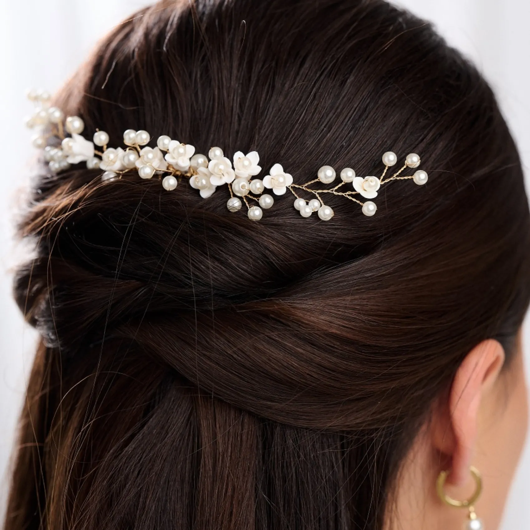 Lace & Favour Konfetti-Blumen und Perlen-Haarrebe auf Kamm (Gold)* Perlen-haarschmuck | Gold-haar-accessoires
