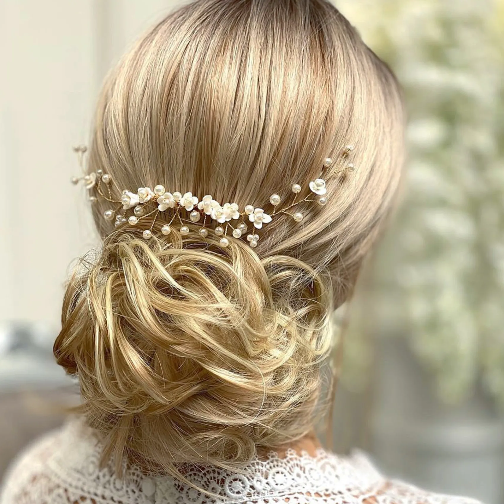 Lace & Favour Konfetti-Blumen und Perlen-Haarrebe auf Kamm (Gold)* Perlen-haarschmuck | Gold-haar-accessoires