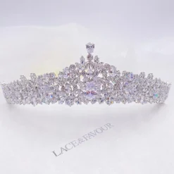 Lace & Favour Kronleuchter Classic Cubic Zirkonia Hochzeit Tiara* Haarschmuck Aus Kristall | Silberne Haar-accessoires