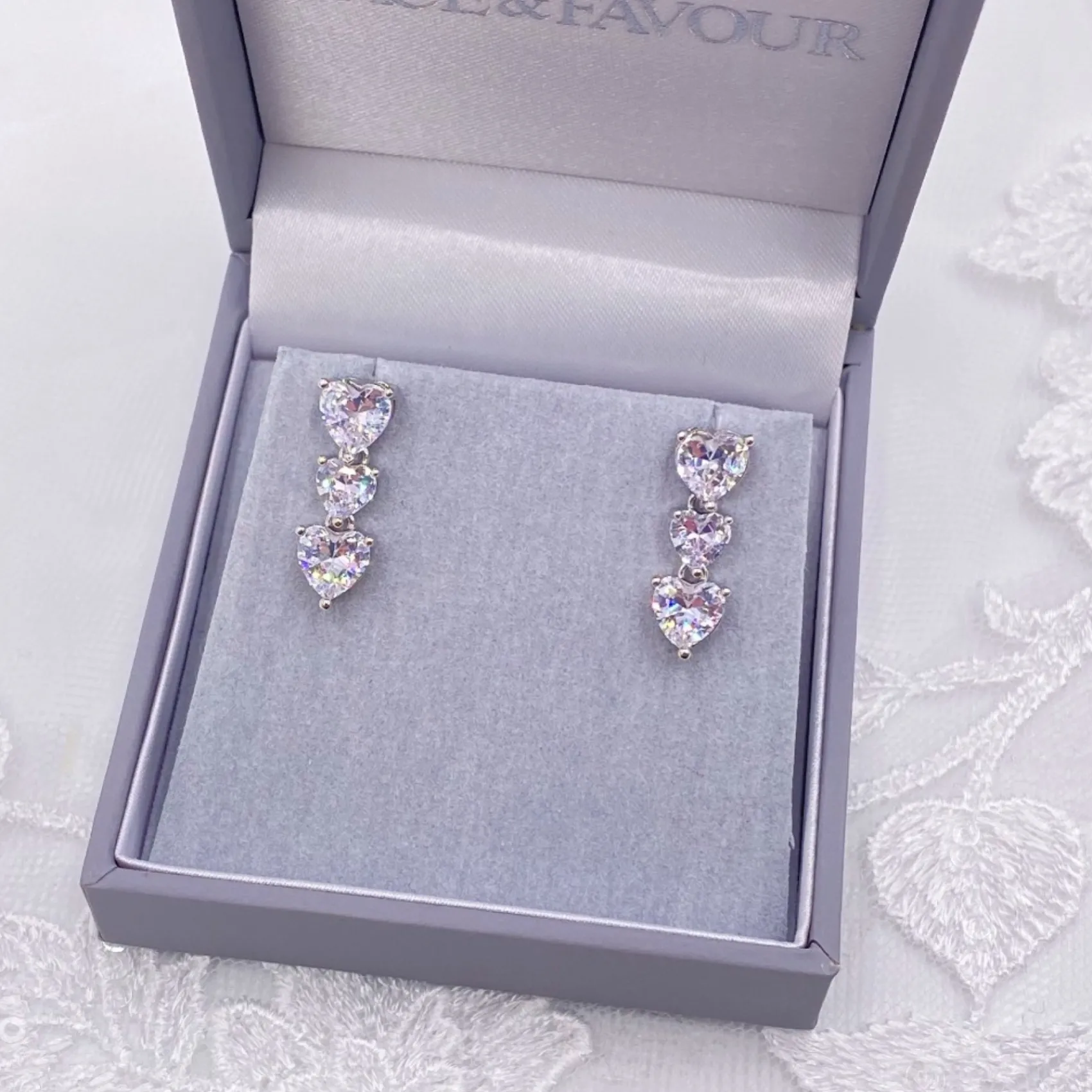 Lace & Favour Langham CZ Kristall Herzen Hochzeit Ohrringe* Silberner Abschlussball-schmuck | Abschlussball-ohrringe