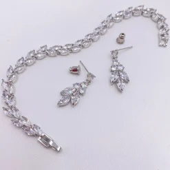 Lace & Favour Lila Zierliche Cubic Zirkonia Tropfenohrringe (Silber)* Geschenke Für Brautjungfern | Geschenke Für Die Braut