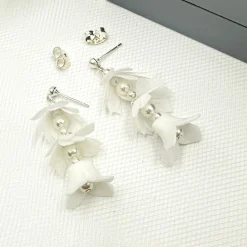 Beads & Beyond Lilybelle Elfenbeinfarbene Blumen-Tropfen-Ohrringe* Silberner Hochzeitsschmuck | Hochzeits-ohrringe