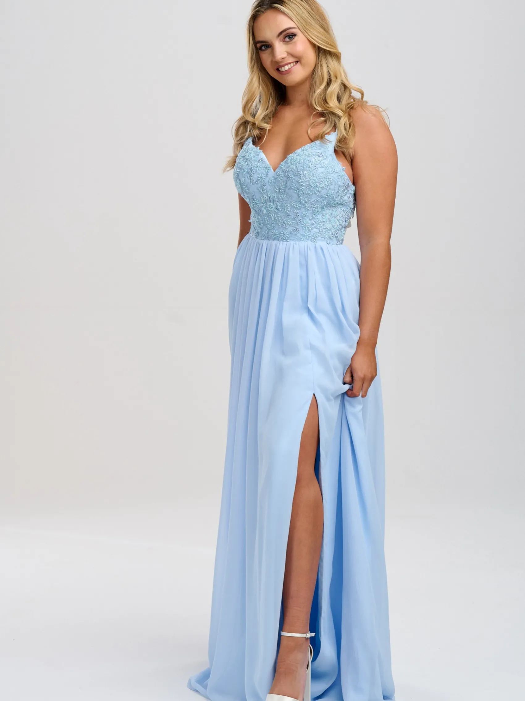 Linzi Jay Blassblaues perlenbesetztes A Line Chiffon Ballkleid mit Schlitz* Linzi Jay Prom Dresses | Hellblaue Ballkleider