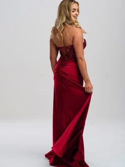 Linzi Jay Burgunderfarbenes trägerloses Perlenkorsett-Abschlussballkleid mit Schlitz* Linzi Jay Prom Dresses | Rote Ballkleider