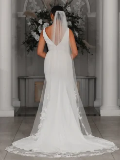 Linzi Jay Elfenbeinfarbener einstufiger Kapellenschleier mit floralen Spitzenmotiven LA963* Einstufige Schleier | Kapelle Länge & Kathedrale Schleier