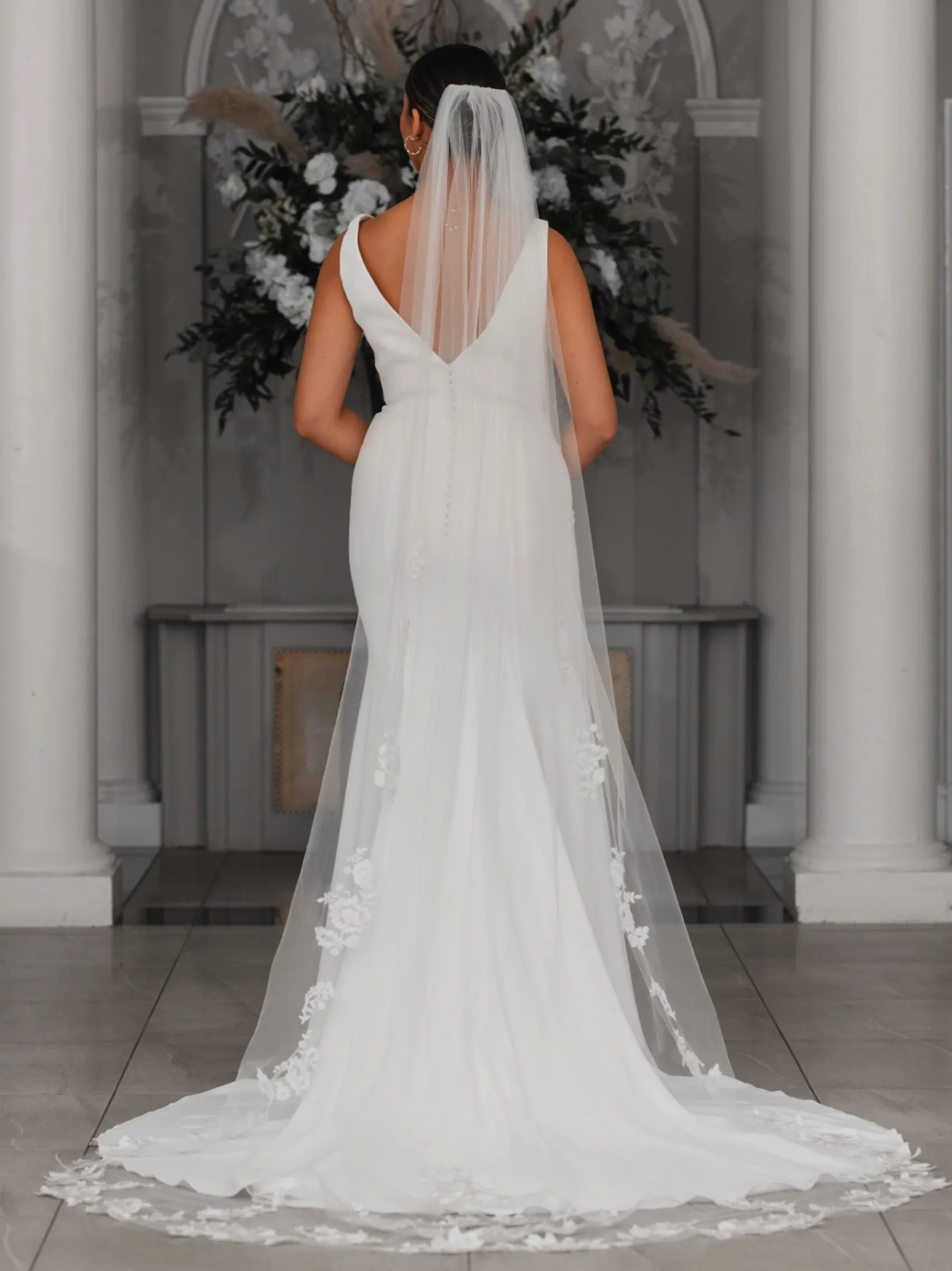 Linzi Jay Elfenbeinfarbener einstufiger Kapellenschleier mit floralen Spitzenmotiven LA963* Einstufige Schleier | Kapelle Länge & Kathedrale Schleier