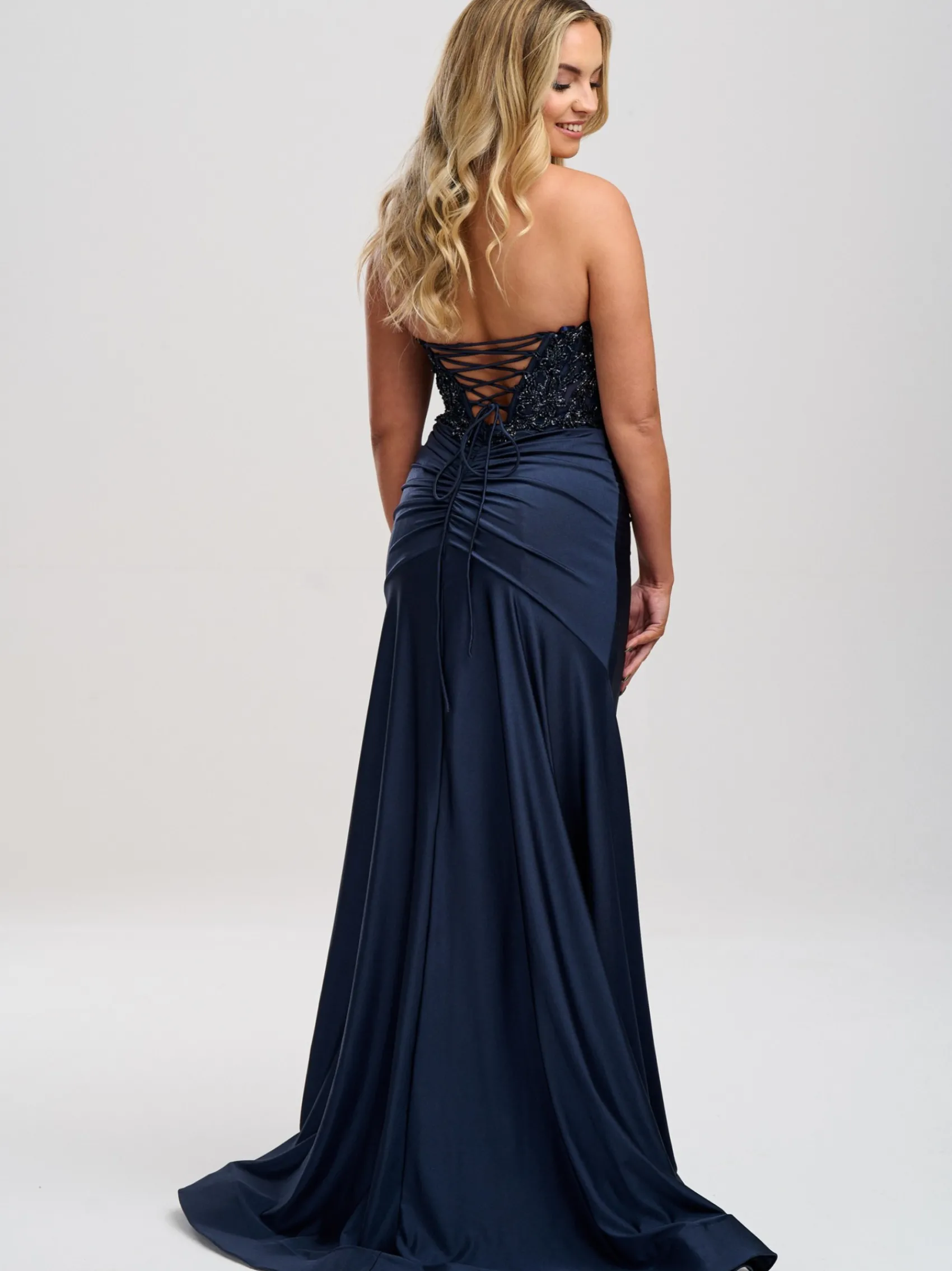 Linzi Jay Trägerloses Perlenkorsett-Abschlussballkleid mit Schlitz* Linzi Jay Prom Dresses | Marineblaue Ballkleider