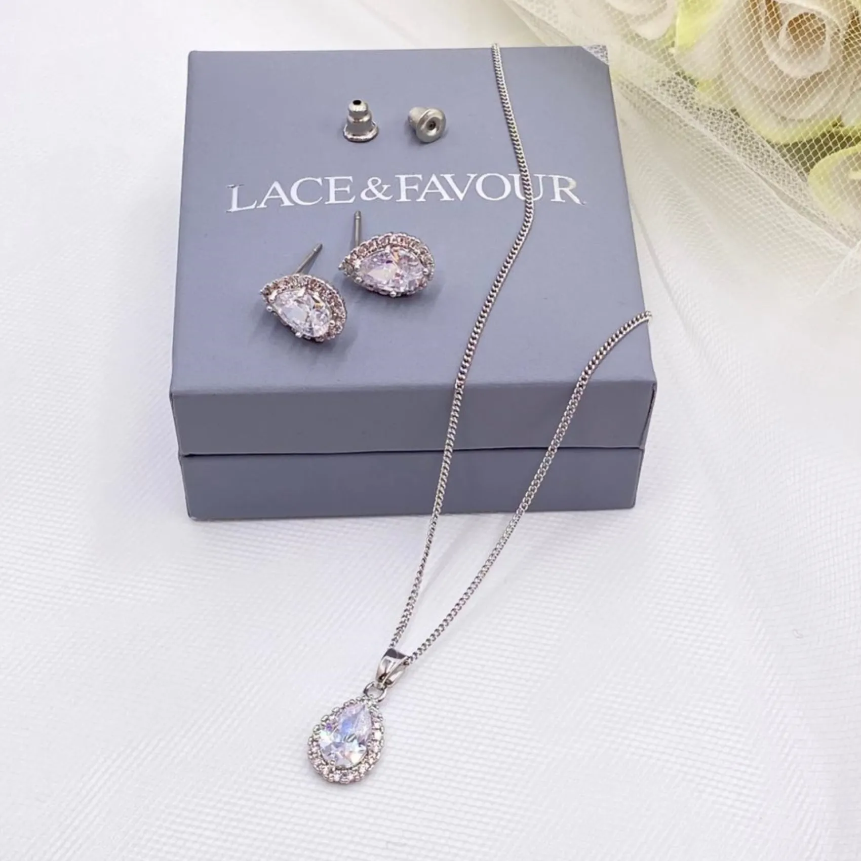 Lace & Favour Lulu Silber Kristall Ohrstecker Hochzeitsschmuck Set* Silberner Abschlussball-schmuck | Abschlussball-schmuck-sets