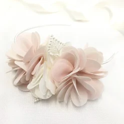 Beads & Beyond Madelyn Blush und Elfenbein Blumen Seite Stirnband* Geschenke Für Blumenmädchen | Haarschmuck Für Blumenmädchen
