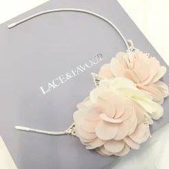 Beads & Beyond Madelyn Blush und Elfenbein Blumen Seite Stirnband* Geschenke Für Blumenmädchen | Haarschmuck Für Blumenmädchen