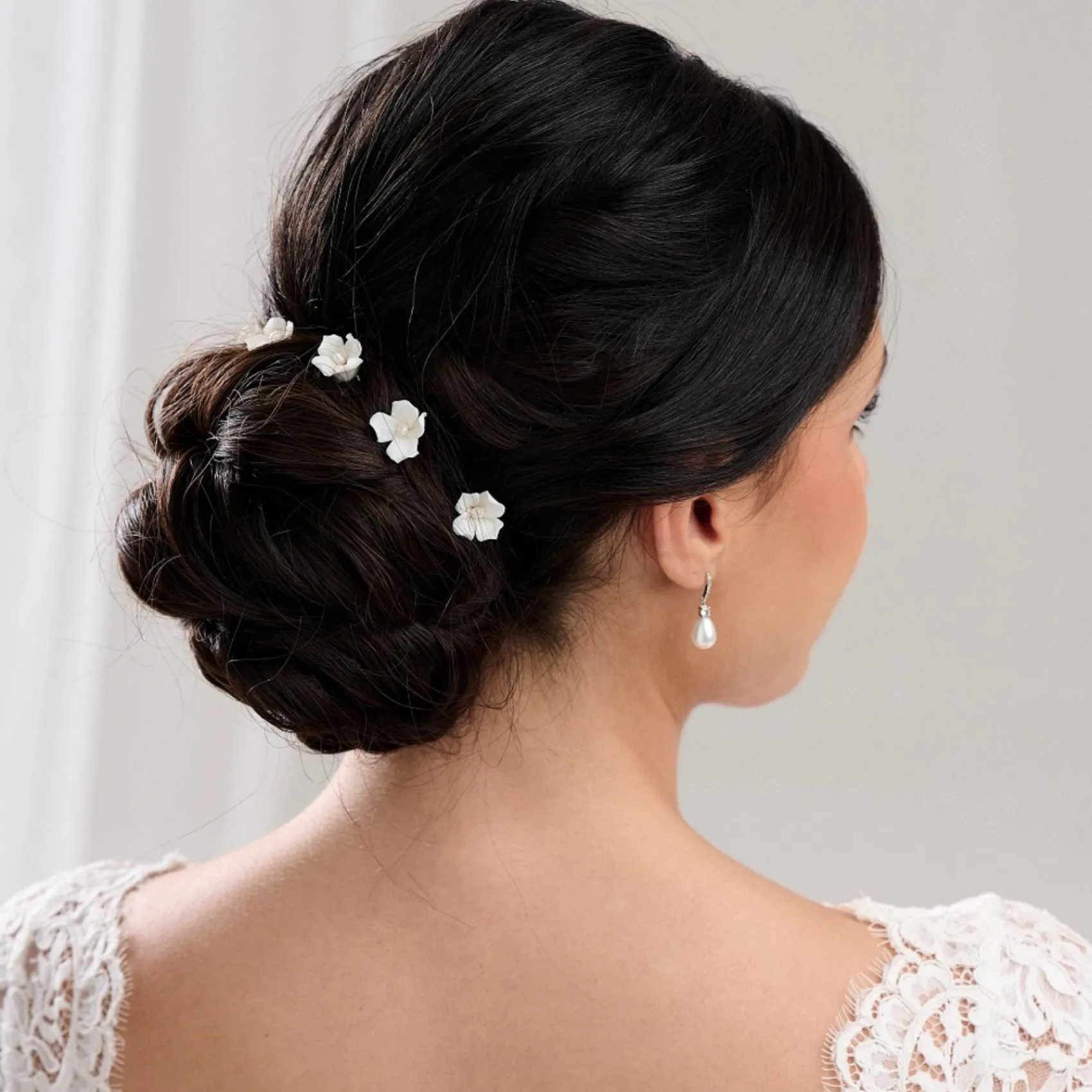 Lace & Favour Mae Satz von 3 Elfenbein zierliche Keramik Blume Haarnadeln* Perlen-haarschmuck | Silberne Haar-accessoires