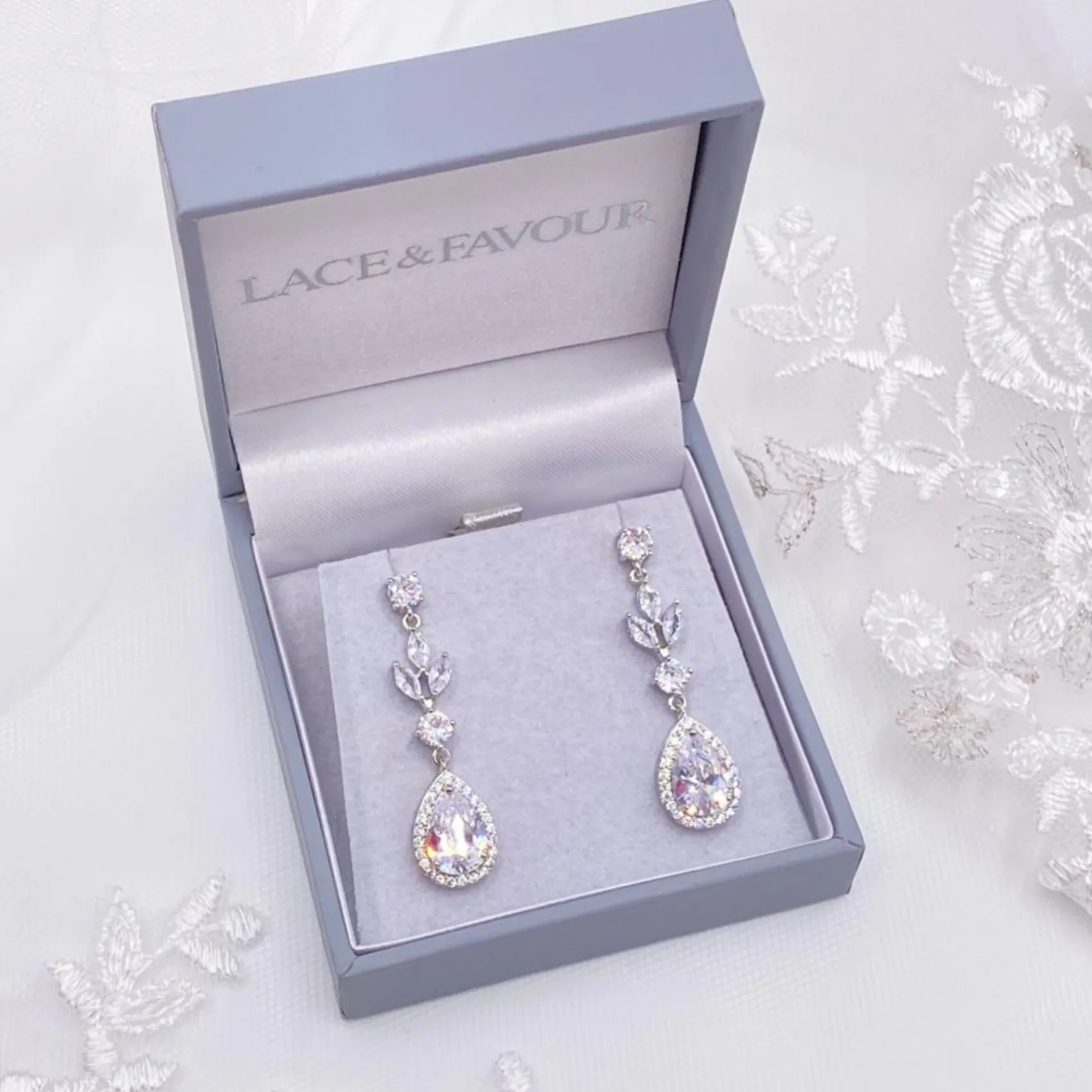 Lace & Favour Mercedes Cubic Zirkonia Lange Tropfenohrringe* Silberner Abschlussball-schmuck | Abschlussball-ohrringe