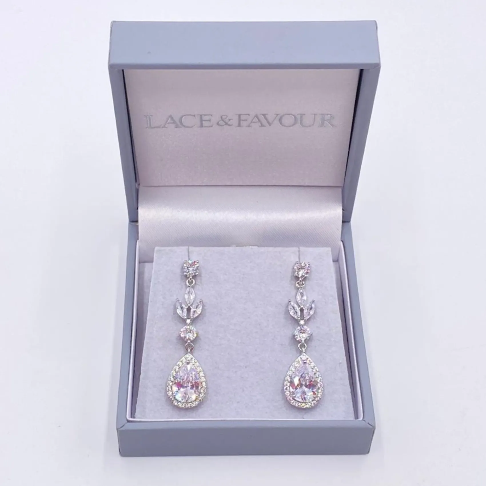 Lace & Favour Mercedes Cubic Zirkonia Lange Tropfenohrringe* Silberner Abschlussball-schmuck | Abschlussball-ohrringe