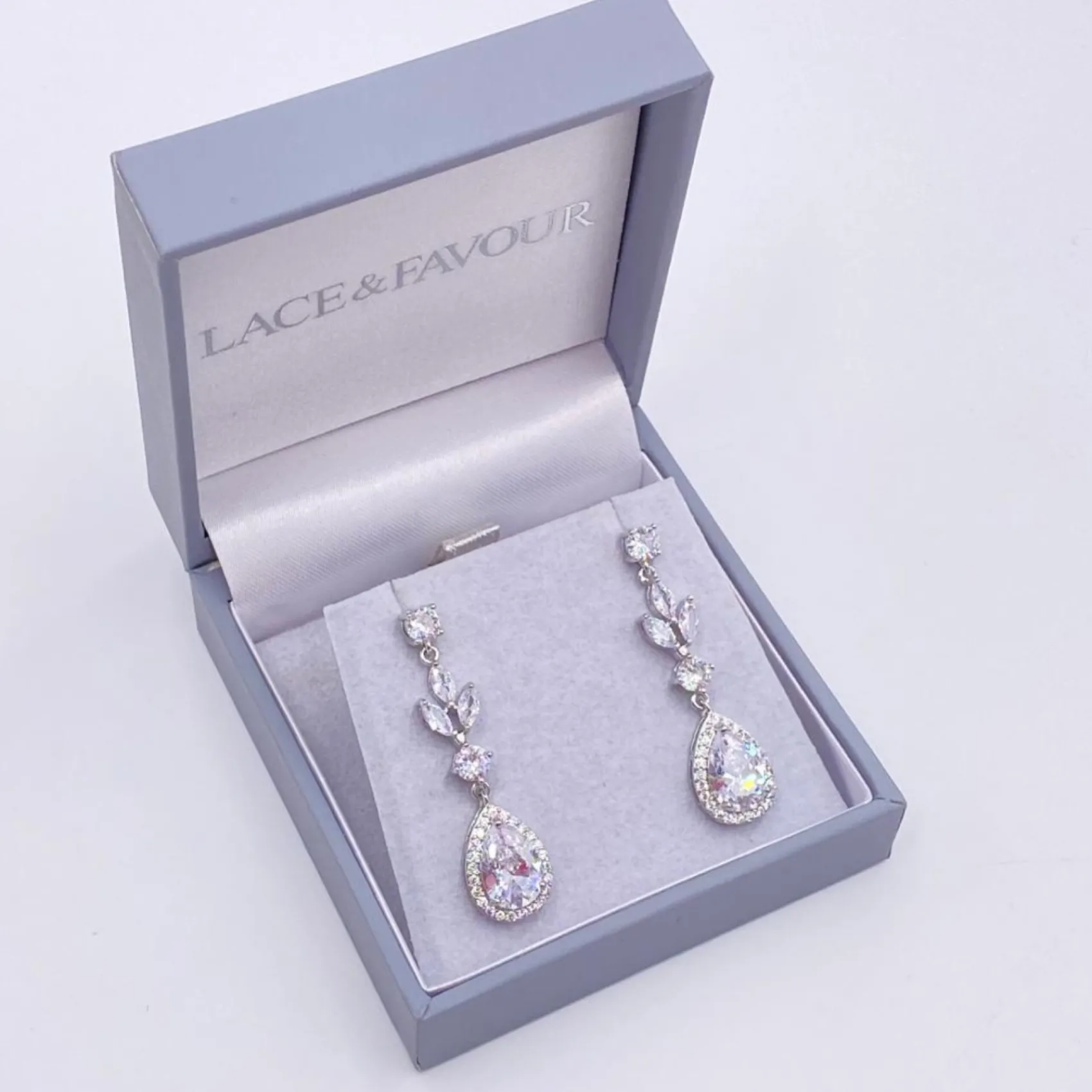 Lace & Favour Mercedes Cubic Zirkonia Lange Tropfenohrringe* Silberner Abschlussball-schmuck | Abschlussball-ohrringe