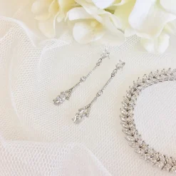 Lace & Favour Miami Zierliche lange Kristalltropfen-Ohrringe* Silberner Abschlussball-schmuck | Abschlussball-ohrringe