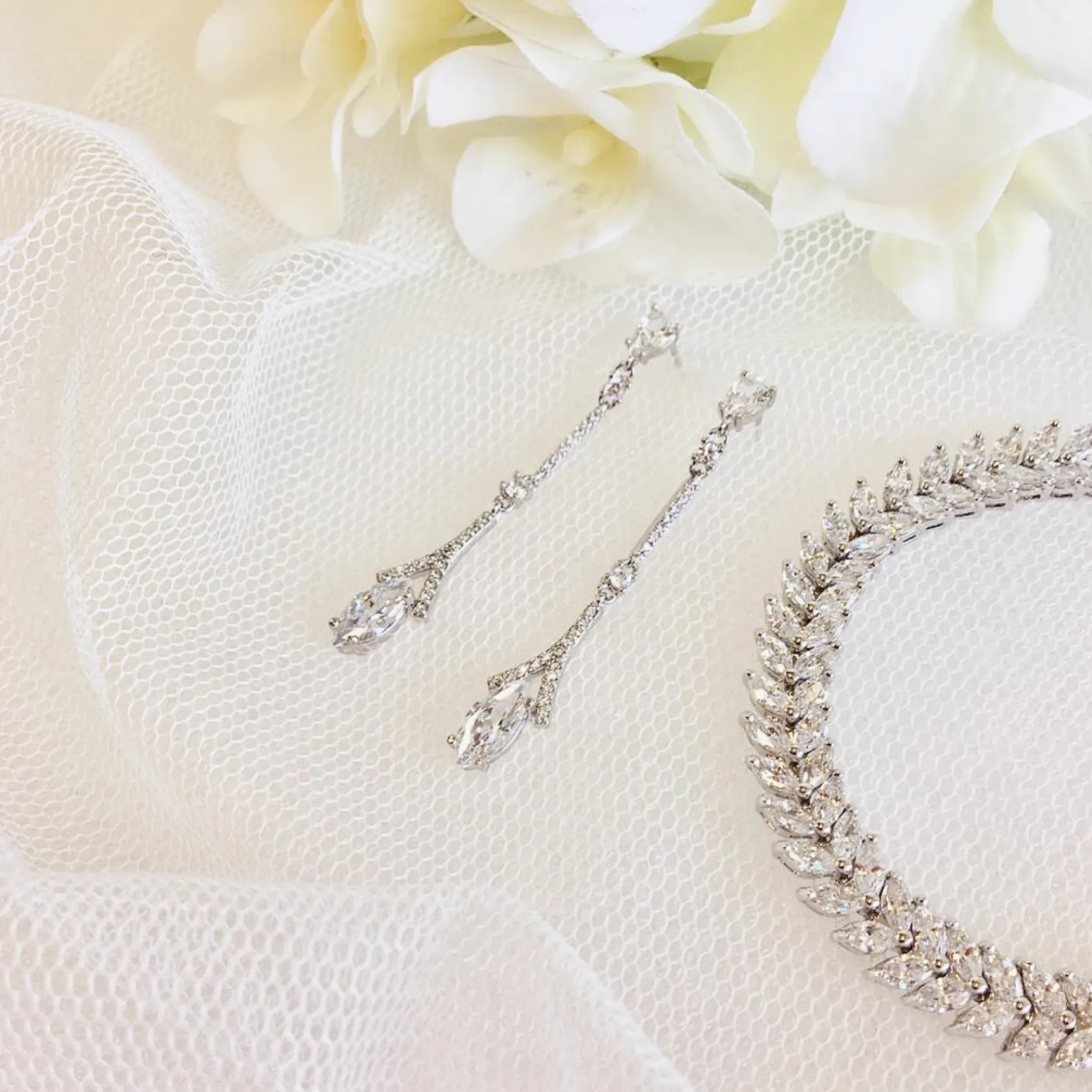 Lace & Favour Miami Zierliche lange Kristalltropfen-Ohrringe* Silberner Abschlussball-schmuck | Abschlussball-ohrringe