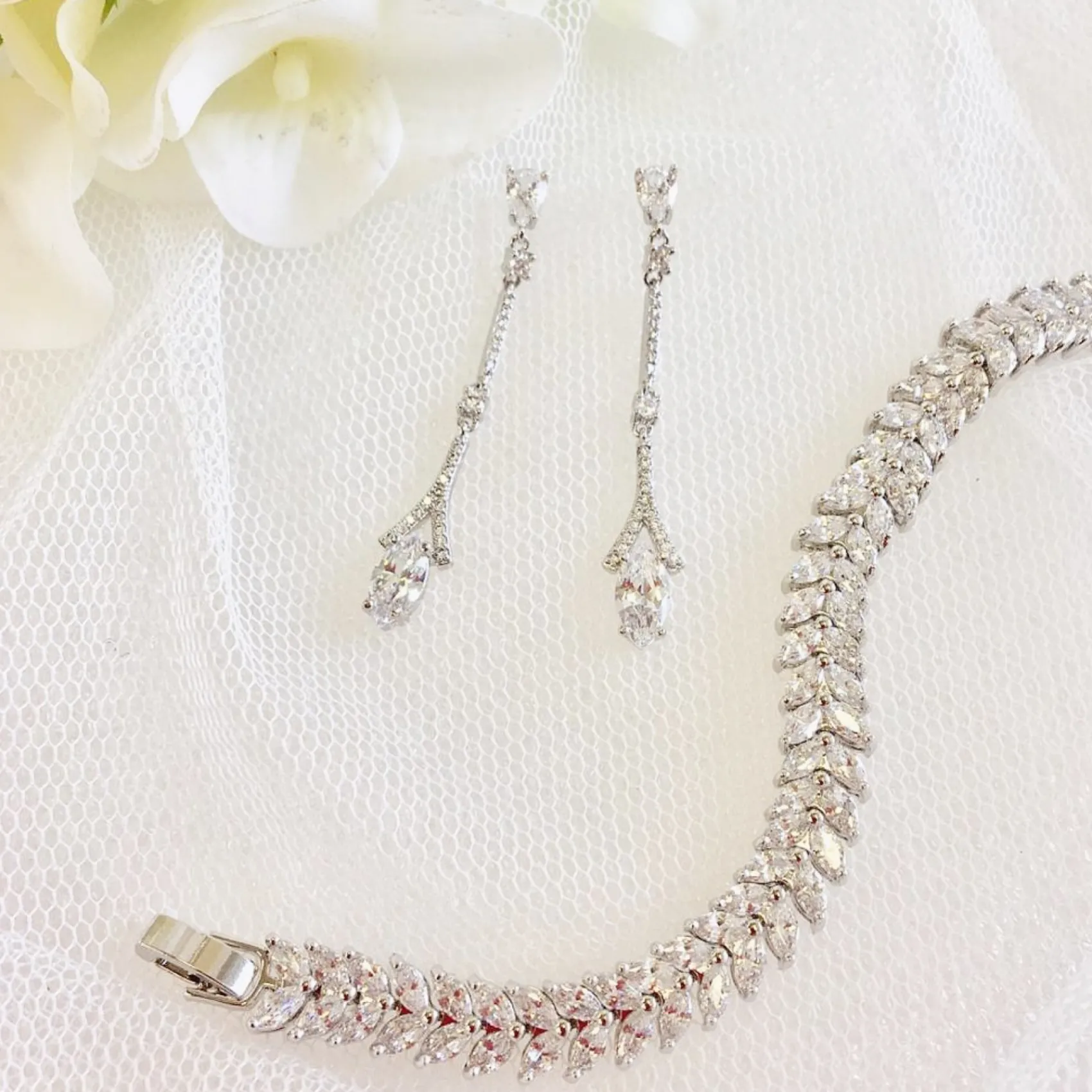 Lace & Favour Miami Zierliche lange Kristalltropfen-Ohrringe* Silberner Abschlussball-schmuck | Abschlussball-ohrringe