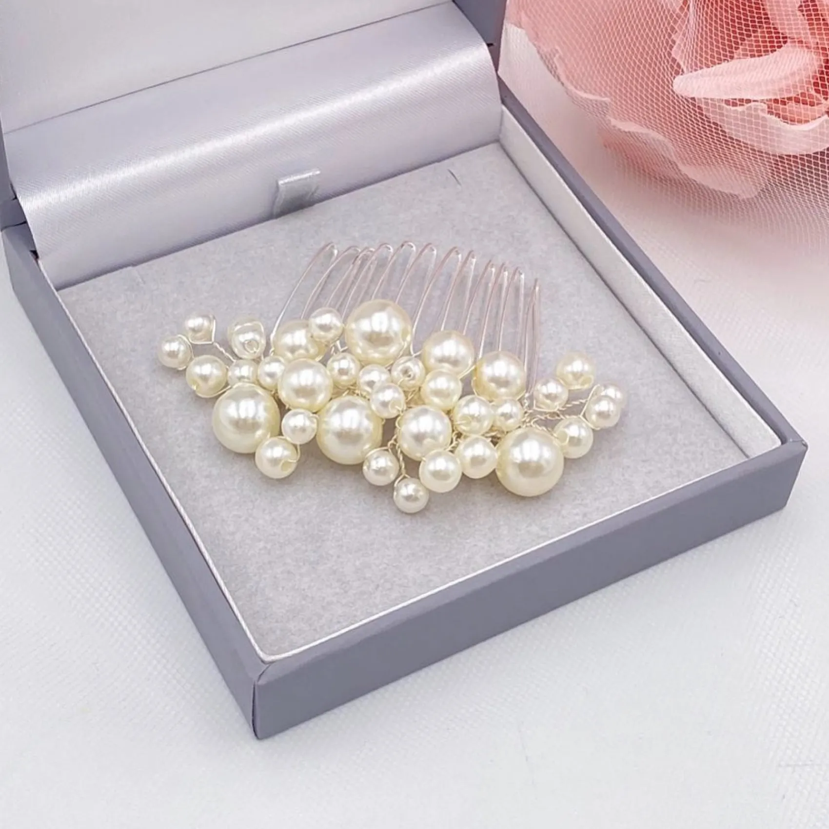 Lace & Favour Michaela Kleiner Perlen-Haarkamm Silber | L&F* Silberne Haar-accessoires | Brautjungfer Haarschmuck