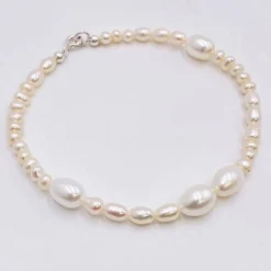 Lace & Favour Miliana Delicate Pearl Wedding Bracelet* Geschenke Für Brautjungfern | Perlen-hochzeitsschmuck