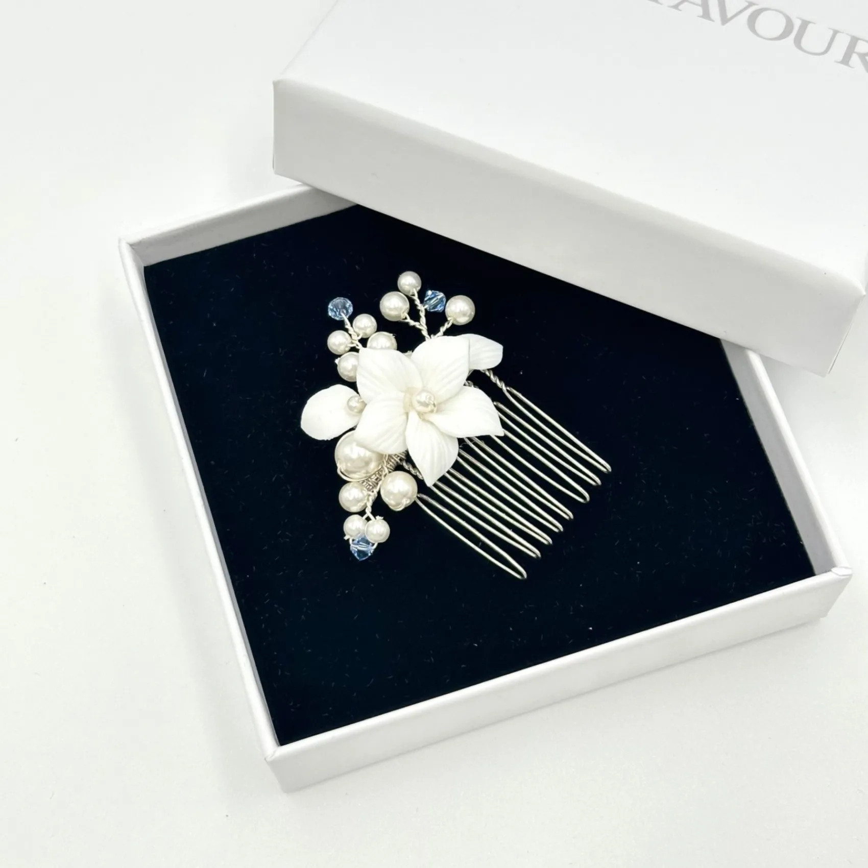 Beads & Beyond Mini-Kamm in Tiffany-Perle und hellem Saphir-Kristall mit Blumenmuster* Etwas Blaue Geschenke | Geschenke Für Die Braut