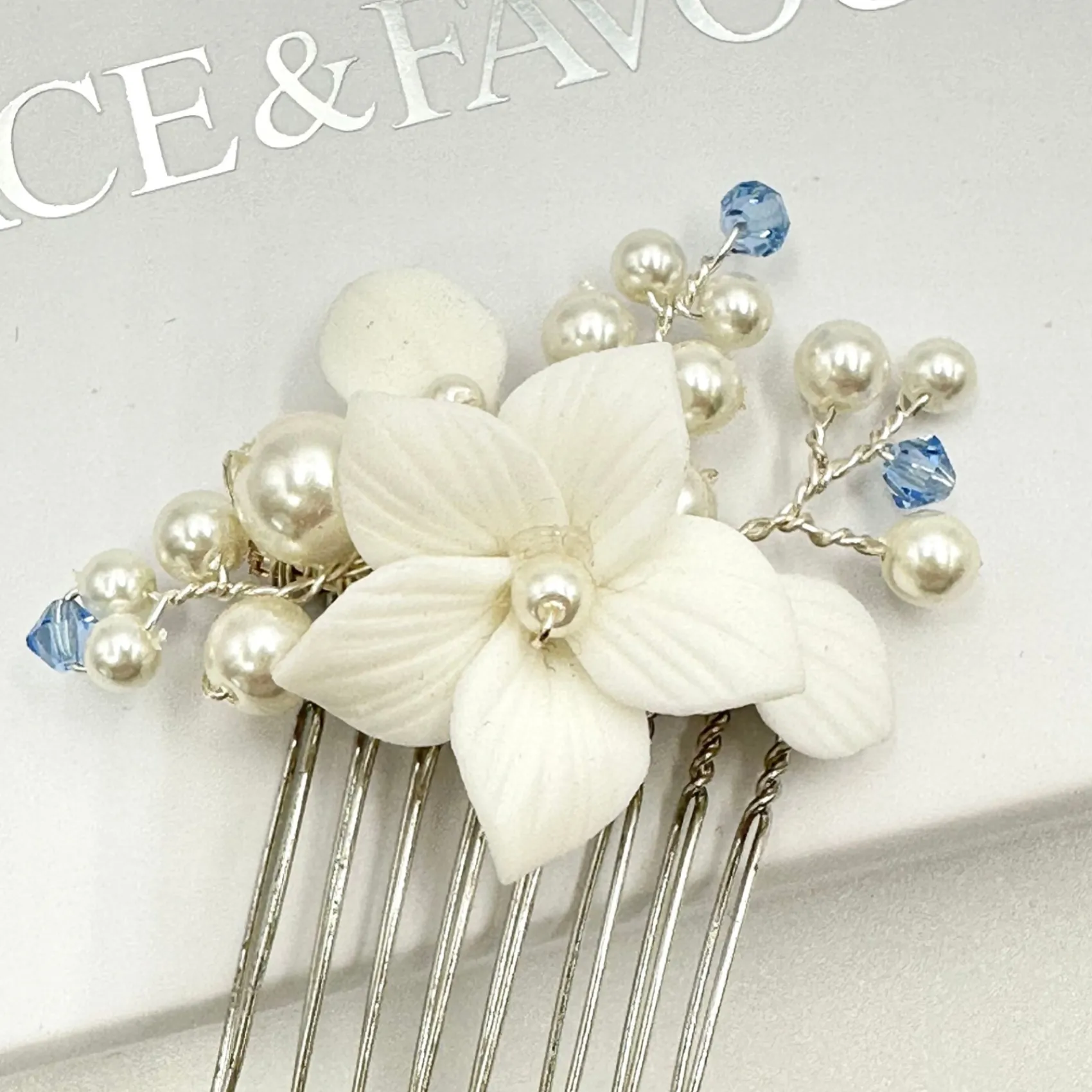 Beads & Beyond Mini-Kamm in Tiffany-Perle und hellem Saphir-Kristall mit Blumenmuster* Etwas Blaue Geschenke | Geschenke Für Die Braut
