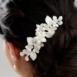 Lace & Favour Nieve Elfenbein Porzellan Blumen und Perle Hochzeit Haarkamm* Perlen-haarschmuck | Silberne Haar-accessoires