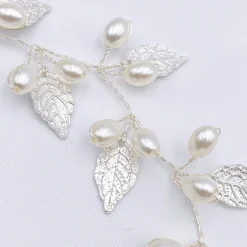 Lace & Favour Oktober Silberne Blätter und Perlen Lange Hochzeits-Haarschleife* Perlen-haarschmuck | Silberne Haar-accessoires