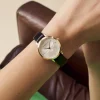 Olivia Burton Bee 28mm Ultra Slim Uhr mit goldenem und schwarzem Lederarmband* Olivia Burton Uhren | Geschenke Für Die Mutter Des Bräutigams