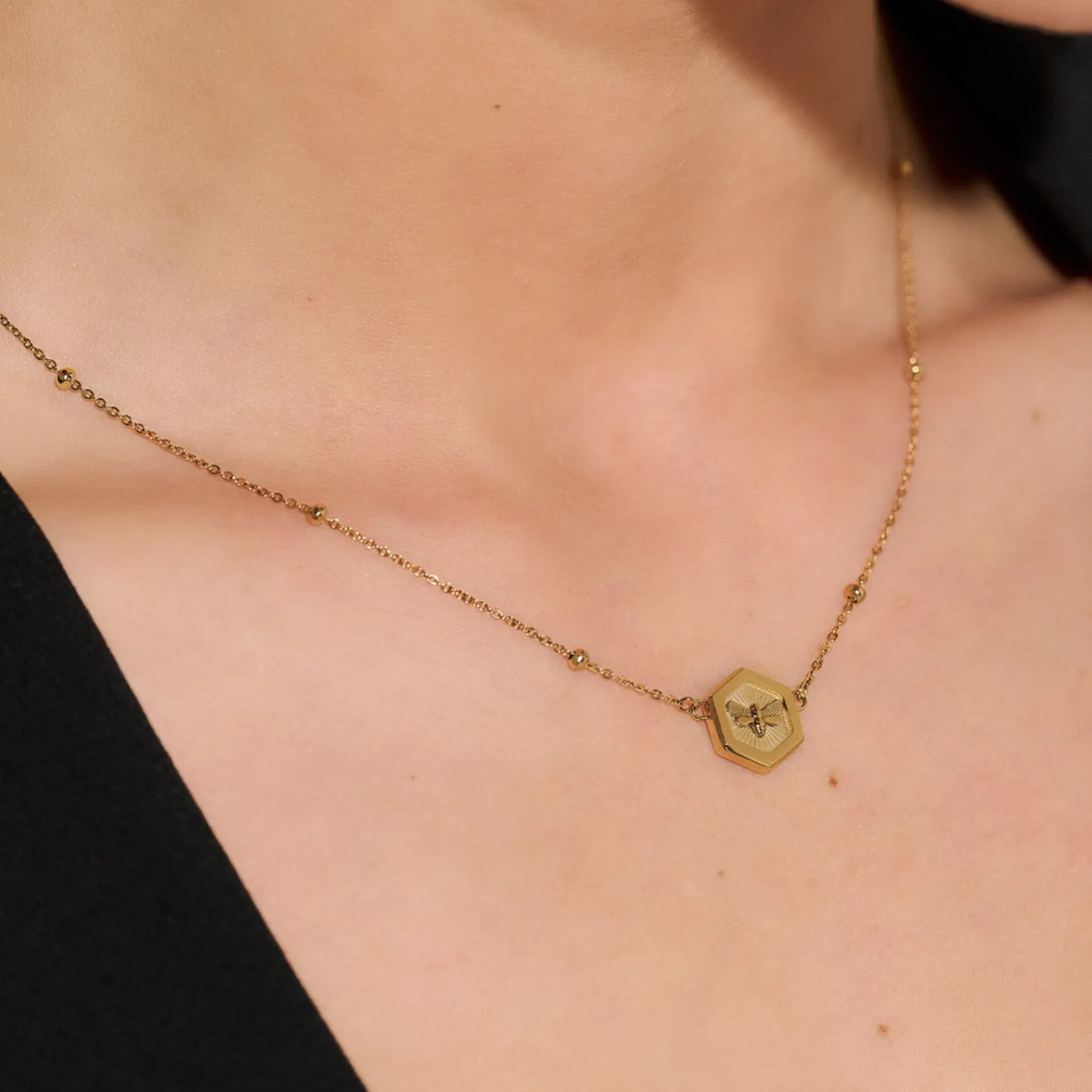 Olivia Burton Minima Biene und Wabe Gold Anhänger Halskette*Damen Damenschmuck | Flitterwochengeschenke