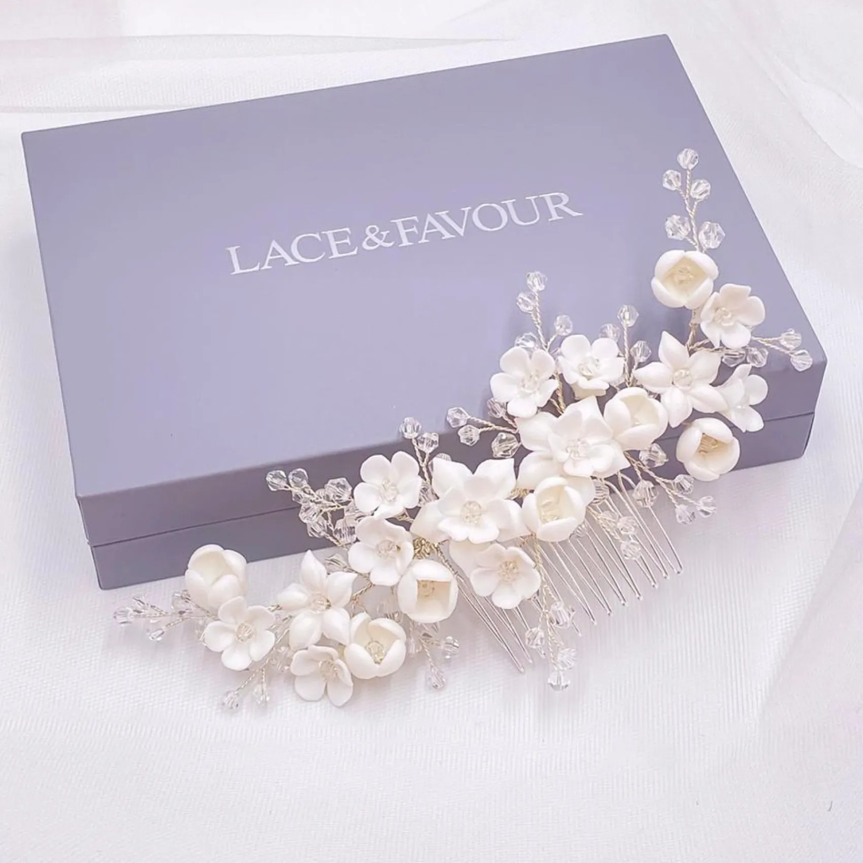 Lace & Favour Palisander Porzellan Blumen und Kristall Silber Haarkamm* Haarschmuck Aus Kristall | Silberne Haar-accessoires