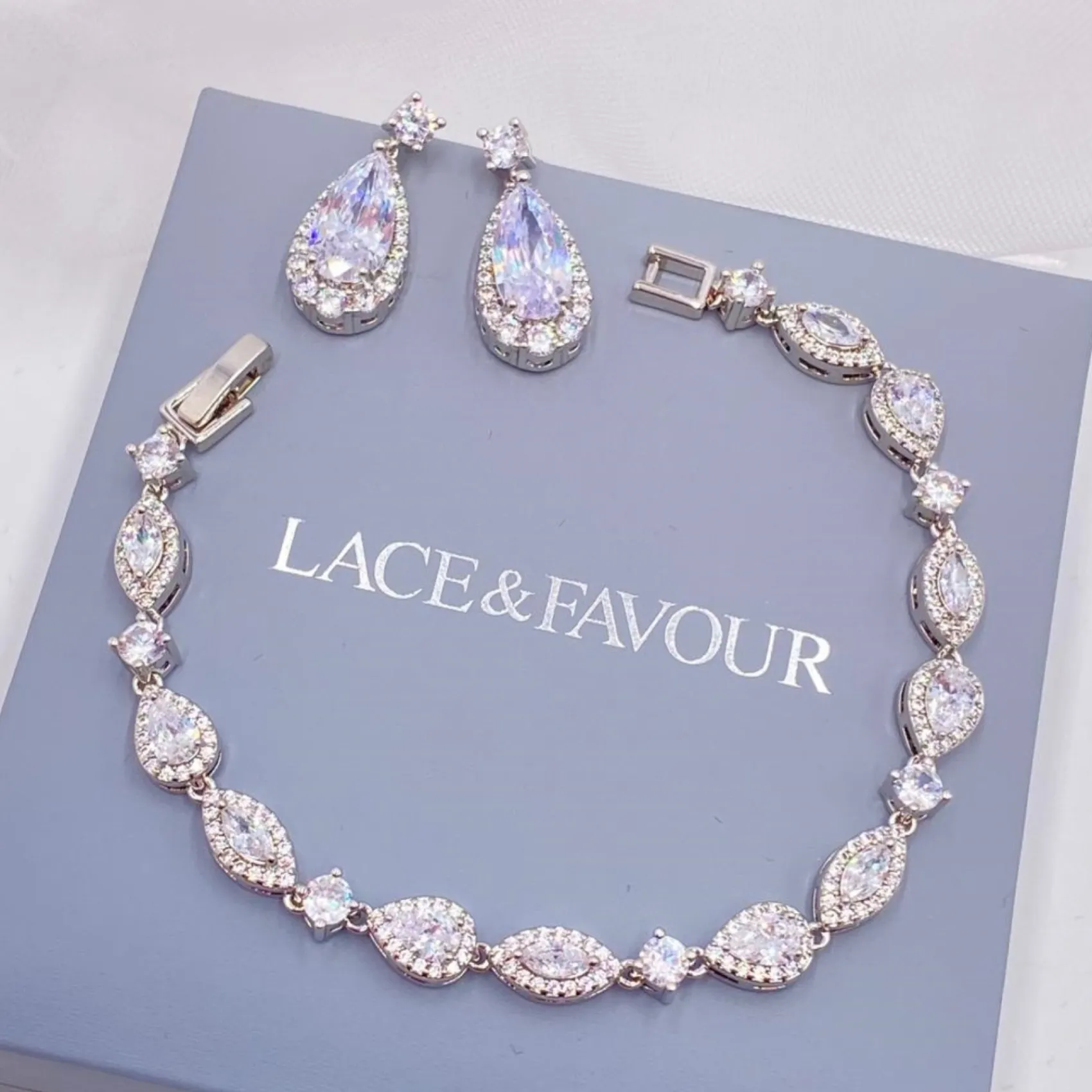 Lace & Favour Palladium Cubic Zirkonia Hochzeitsarmband (Silber)* Geschenke Für Die Braut | Silberner Hochzeitsschmuck