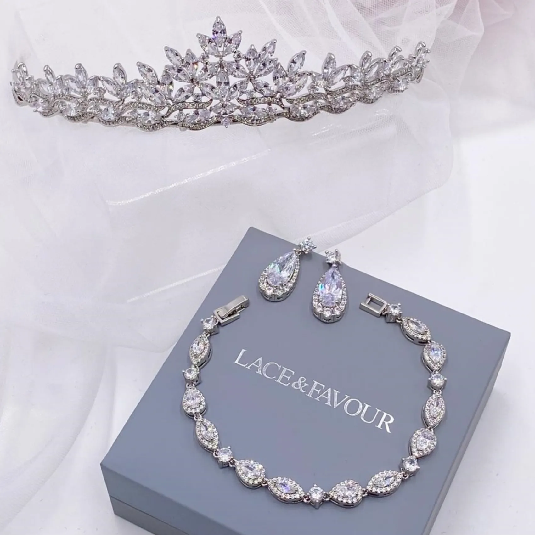 Lace & Favour Palladium Cubic Zirkonia Hochzeitsarmband (Silber)* Geschenke Für Die Braut | Silberner Hochzeitsschmuck