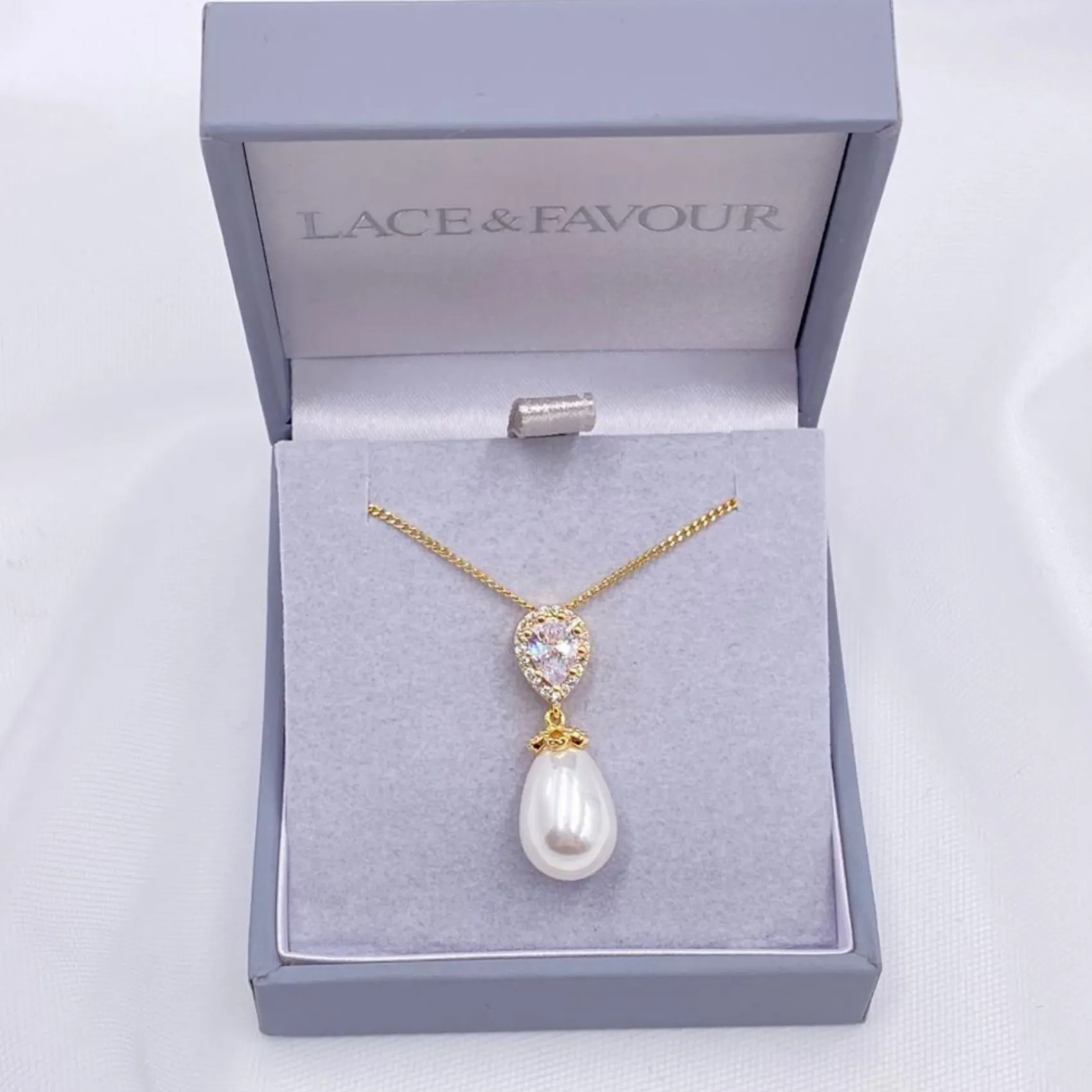 Lace & Favour Paloma Teardrop Perlen-Anhänger Halskette (Gold) | * Perlen-hochzeitsschmuck | Gold-hochzeitsschmuck