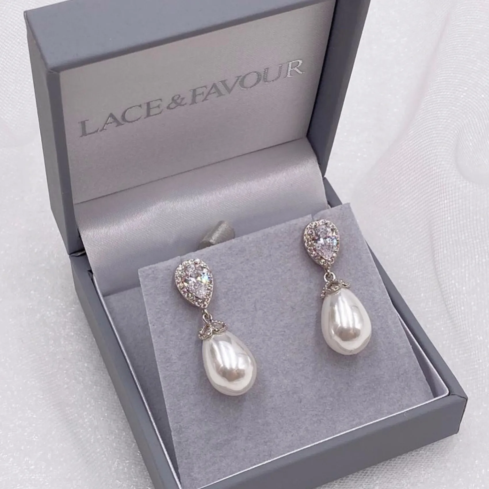Lace & Favour Paloma Teardrop Perlen-Ohrringe (Silber)* Geschenke Für Brautjungfern | Geschenke Für Die Braut