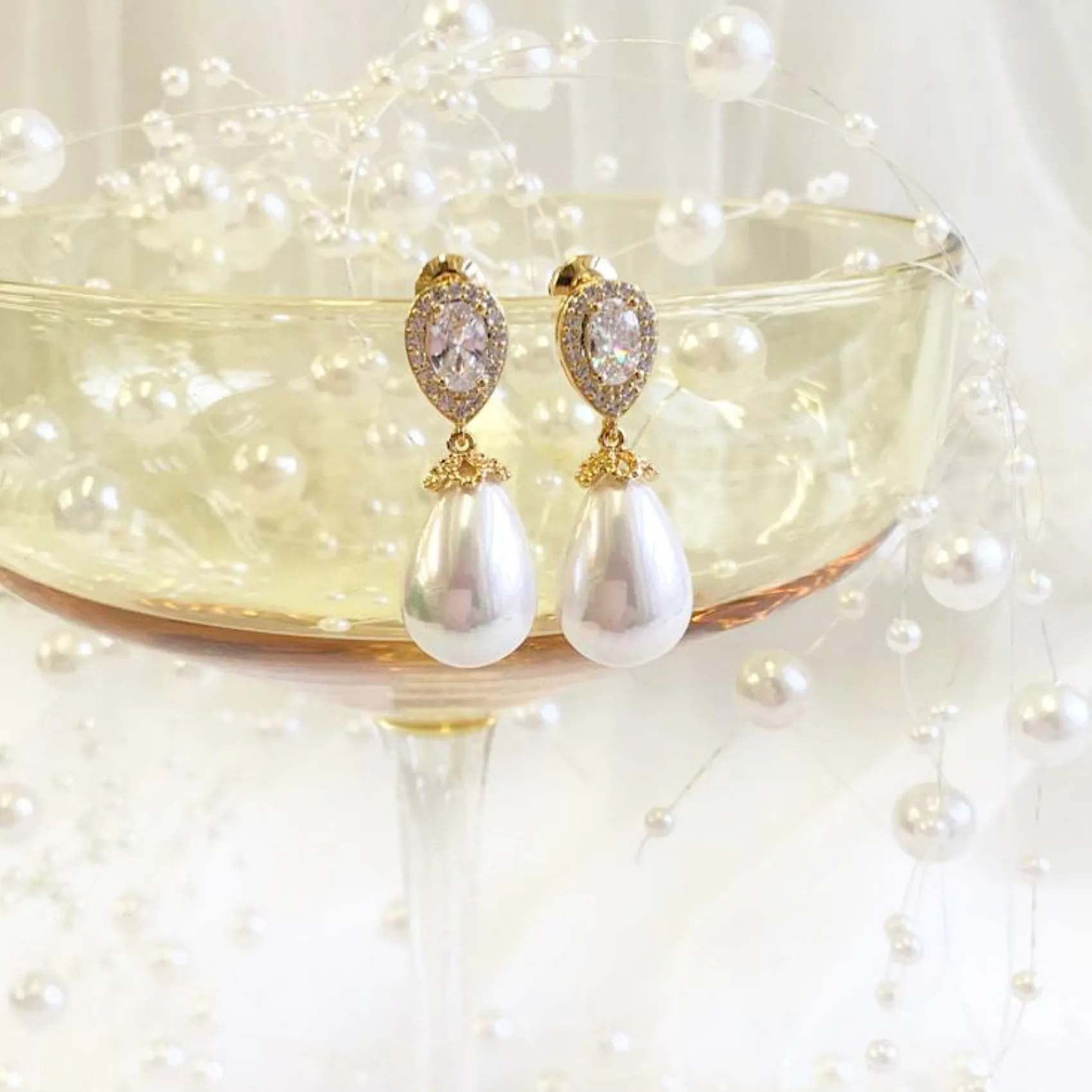 Lace & Favour Paloma Teardrop Perlen-Ohrringe (Gold)* Geschenke Für Brautjungfern | Geschenke Für Die Braut