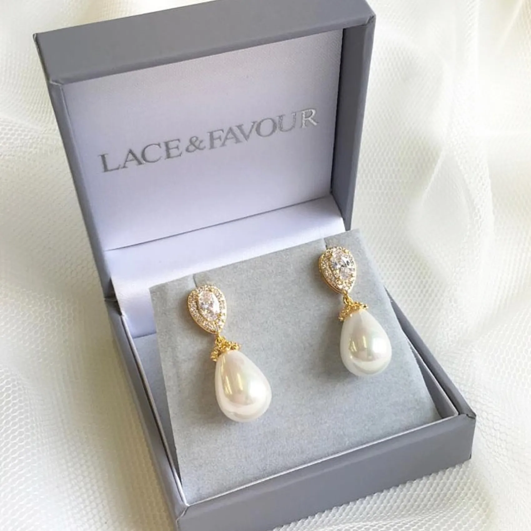 Lace & Favour Paloma Teardrop Perlen-Ohrringe (Gold)* Geschenke Für Brautjungfern | Geschenke Für Die Braut