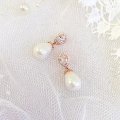 Lace & Favour Paloma Teardrop-Perlenohrringe zur Hochzeit (Rose Gold)* Geschenke Für Brautjungfern | Geschenke Für Die Braut