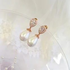 Lace & Favour Paloma Teardrop-Perlenohrringe zur Hochzeit (Rose Gold)* Geschenke Für Brautjungfern | Geschenke Für Die Braut