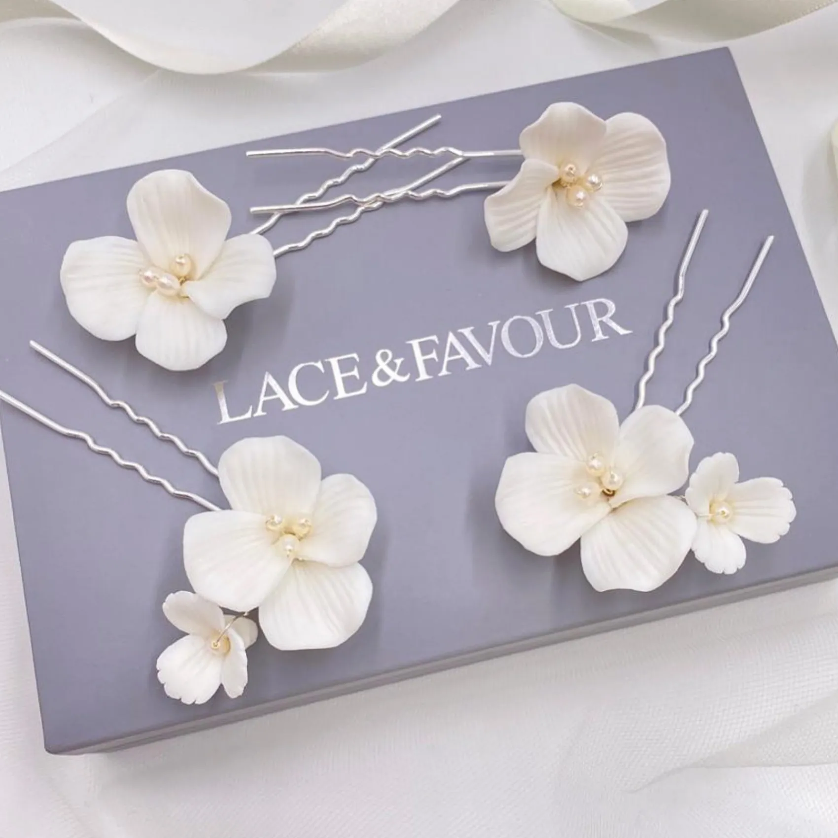Lace & Favour Paradies Elfenbein Keramik Blume Haarnadeln* Perlen-haarschmuck | Silberne Haar-accessoires
